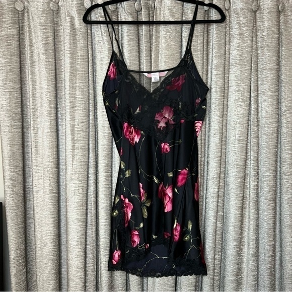 Vintage Y2K Victoria’s Secret Black Silk Rose Print Lace Trim Slip Size Medium - Picture 11 of 12